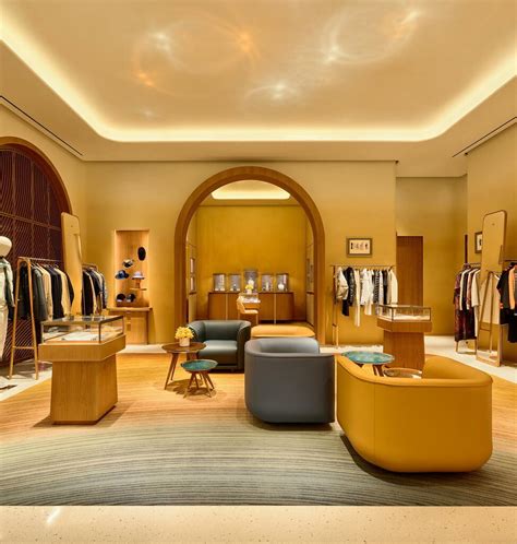 Hermès Reopens In Las Vegas With A Lake Como .